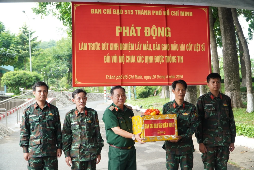 hai-cot-liet-si-tphcm6.JPG