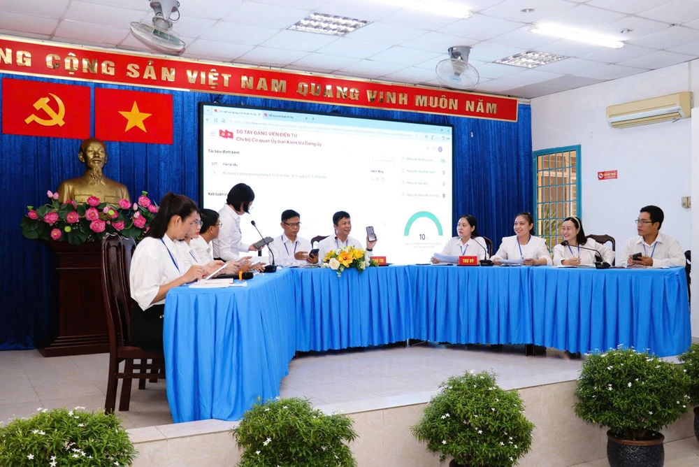chi-bo-mau-dang-vien-dien-tu.jpg
