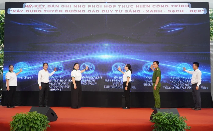 phuong-dien-hong 3.jpg