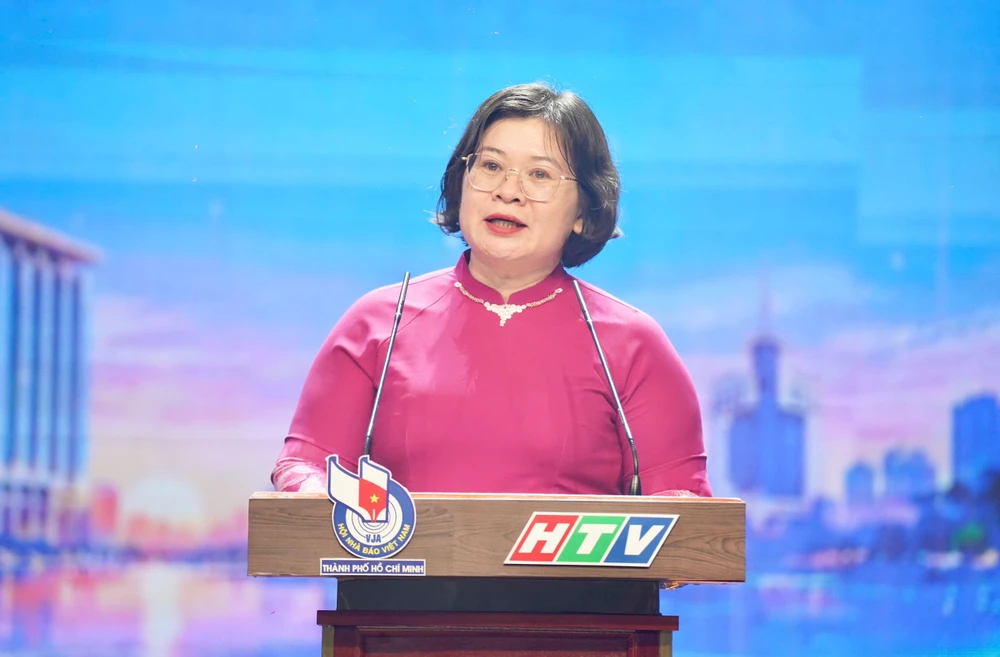 Bà Văn Thị Bạch Tuyết: Tin tưởng và mong muốn đội ngũ những người làm báo sẽ luôn giữ vững bản lĩnh, tiếp tục sáng tạo-bao-chi-tphcm.jpg