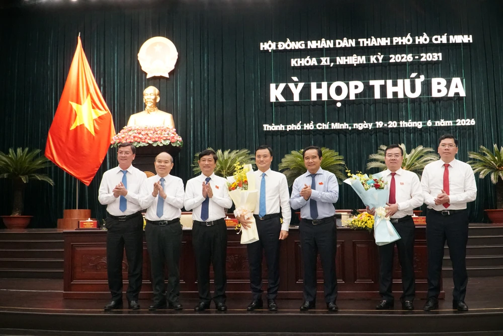 mien-nhiem-Pho-chu-tich-UBND TPHCM.jpg