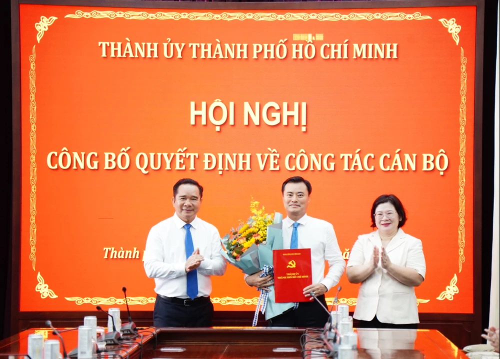 bui-xuan-cuong-cong-tac-can-bo-tphcm.jpg