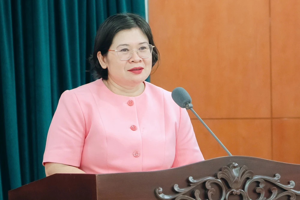 Bà Văn Thị Bạch Tuyết: Rà soát để phân bổ, giao biên chế chính thức cho các xã, phường, đặc khu và các sở, ngành-bien-che-can-bo-tphcm.jpg