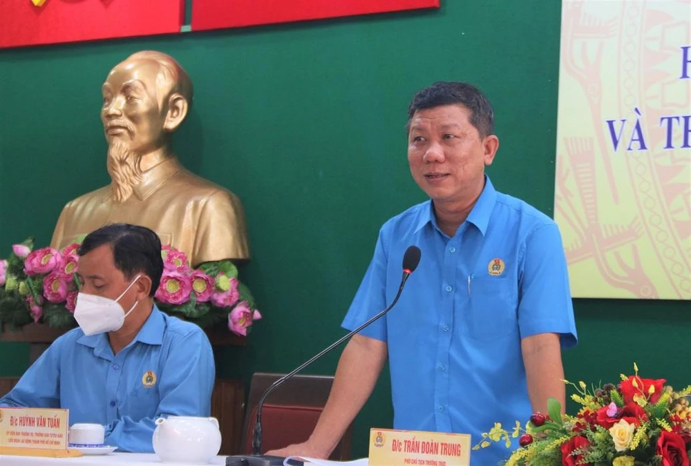 Ông Trần Đoàn Trung cho biết dự kiến chi phí chăm lo cho CNVCLĐ trong Tháng Công nhân năm nay là khoảng 100 tỷ. Ảnh: THẢO PHƯƠNG Ông Trần Đoàn Trung cho biết dự kiến chi phí chăm lo cho CNVCLĐ trong Tháng Công nhân năm nay là khoảng 100 tỷ. Ảnh: THẢO PHƯƠNG