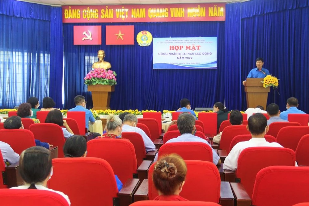 Buổi họp mặt nhằm tạo điều kiện gặp gỡ, thăm hỏi, động viên tinh thần đối với công nhân bị TNLĐ. Ảnh: THẢO PHƯƠNG