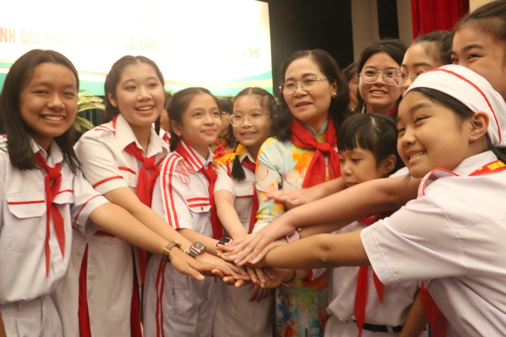 Việc tạo điều kiện tốt nhất để trẻ em được học tập, rèn luyện và phát triển là nhiệm vụ của gia đình, nhà trường và toàn xã hội. Ảnh: THẢO PHƯƠNG