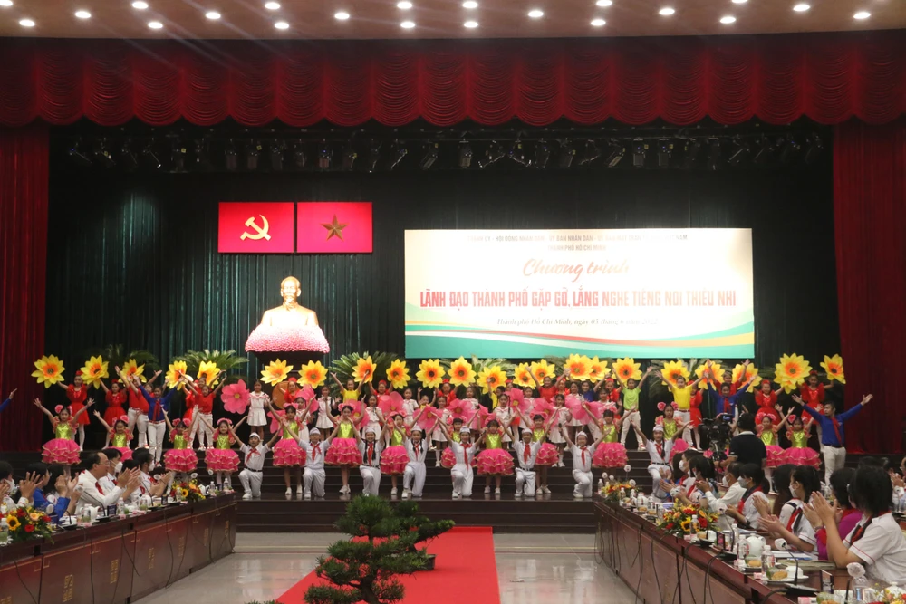 Chương trình có sự tham gia của 150 đại biểu thiếu nhi tiêu biểu đại diện cho hơn 1,9 triệu trẻ em TP. Ảnh: THẢO PHƯƠNG