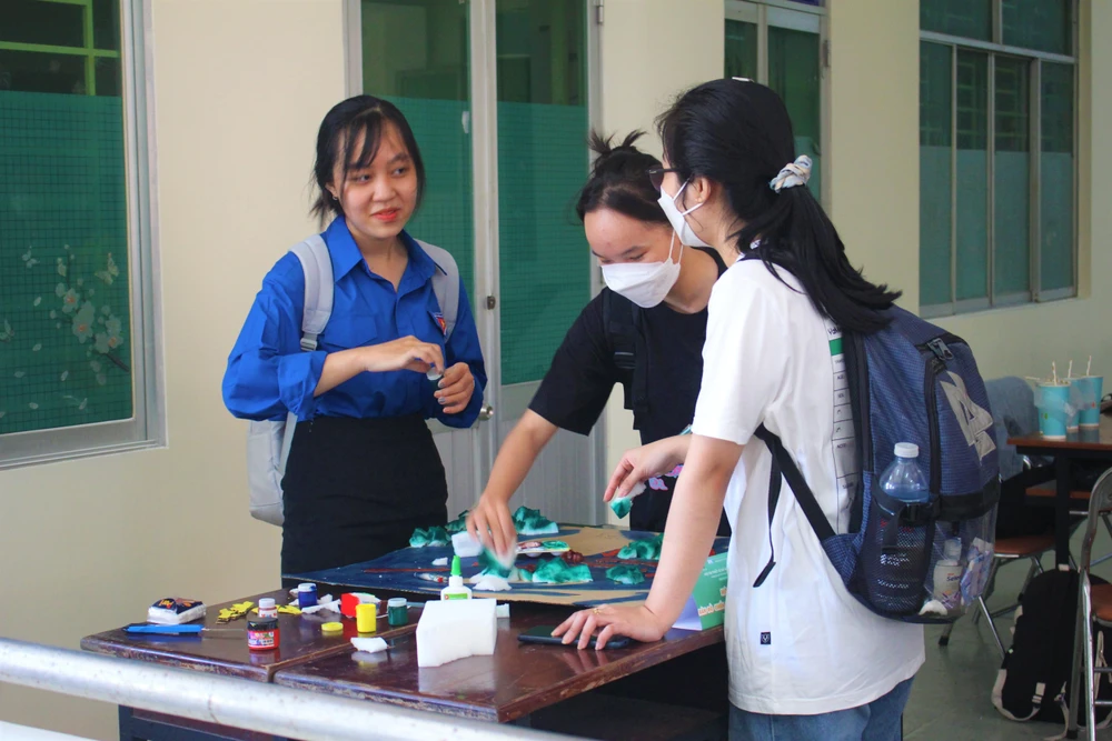 SV thực hiện nhiều mô hình hay, giải pháp sáng tạo để hưởng ứng cuộc vận động sống xanh. Ảnh: THẢO PHƯƠNG