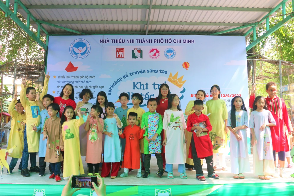 Hoạt động vui chơi trải nghiệm cho trẻ em với chủ đề “Khi trẻ là tác giả”. Ảnh: THẢO PHƯƠNG