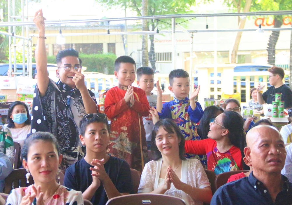 Chương trình có sự tham gia của 150 gia đình công nhân viên chức, lao động. Ảnh: THẢO PHƯƠNG