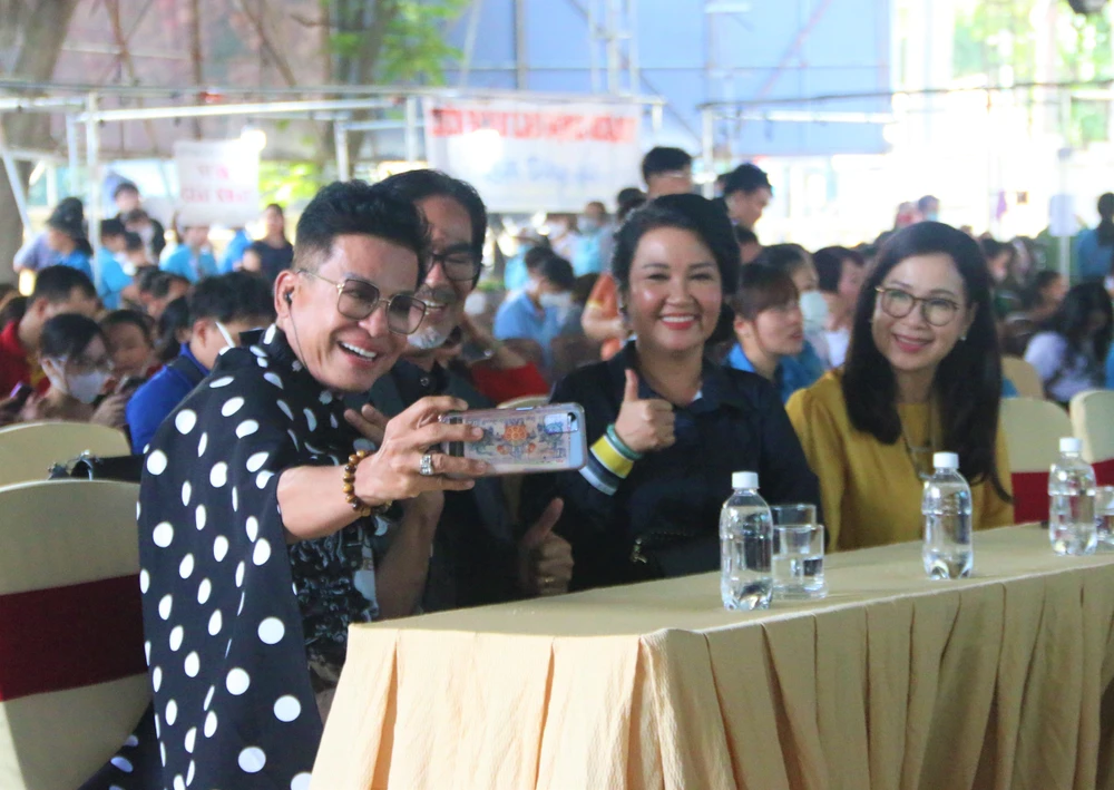 Các nghệ sĩ giao lưu tại chương trình. Ảnh: THẢO PHƯƠNG