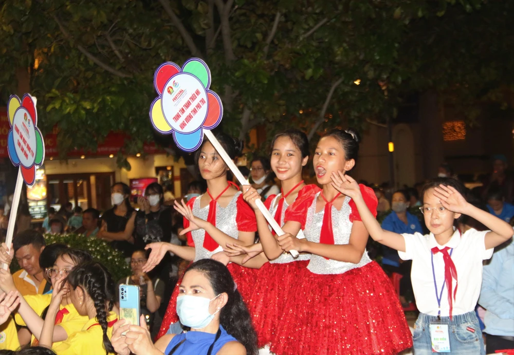 Thiếu nhi cảm thấy rất vui và phấn khởi khi được tham gia chương trình. Ảnh: THẢO PHƯƠNG