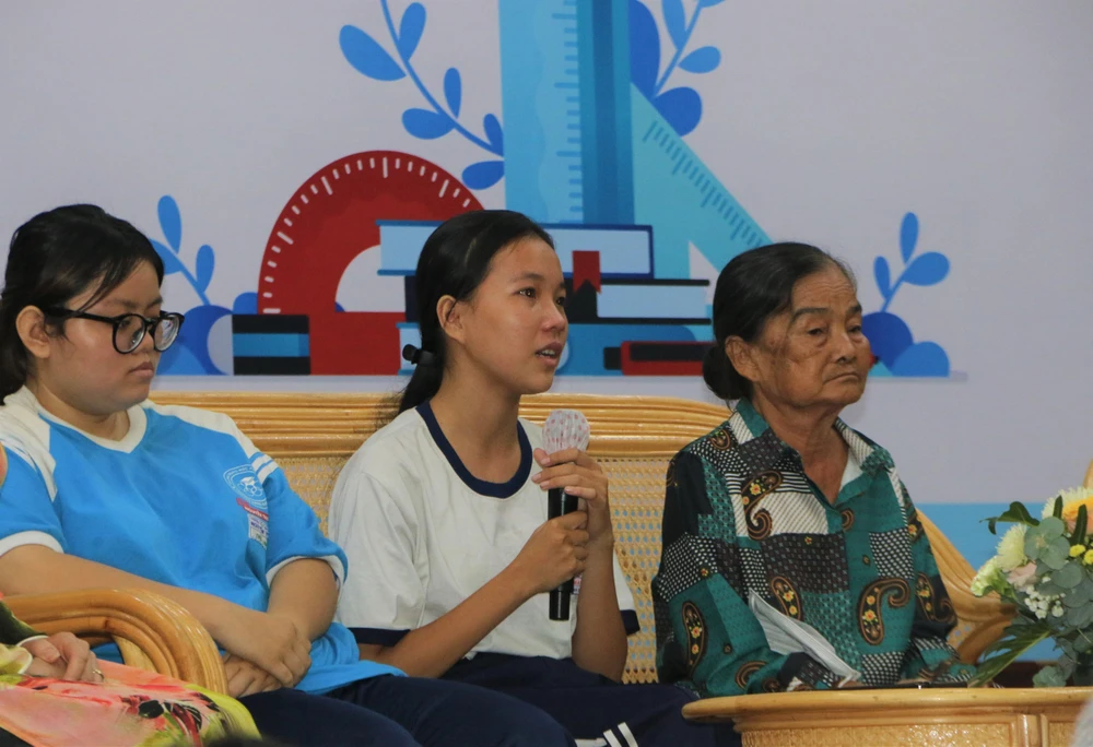 Trần Thị Doanh Doanh xúc động chia sẻ. Ảnh: THẢO PHƯƠNG