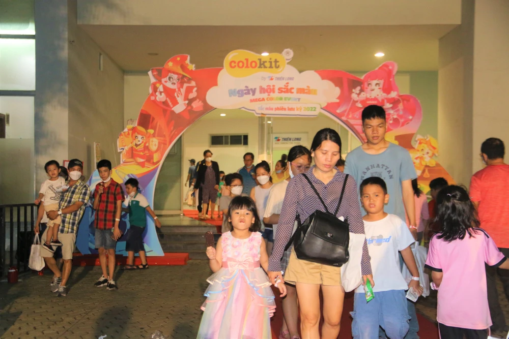 Được biết, Thiên Long lần đầu tổ chức ngày hội màu sắc quy mô lớn tại TP. HCM trong kỳ nghỉ lễ dài 2-9 với mong muốn tạo sân chơi bổ ích, trải nghiệm thú vị cho các gia đình, đặc biệt là các em thiếu nhi. Hoạt động diễn ra bốn ngày từ 1-9 đến 4-9.