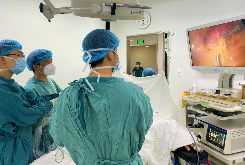 Bác sĩ chẩn đoán bệnh nhân 81 tuổi bị ung thư dạ dày vùng hang môn vị. Ảnh: BVCC