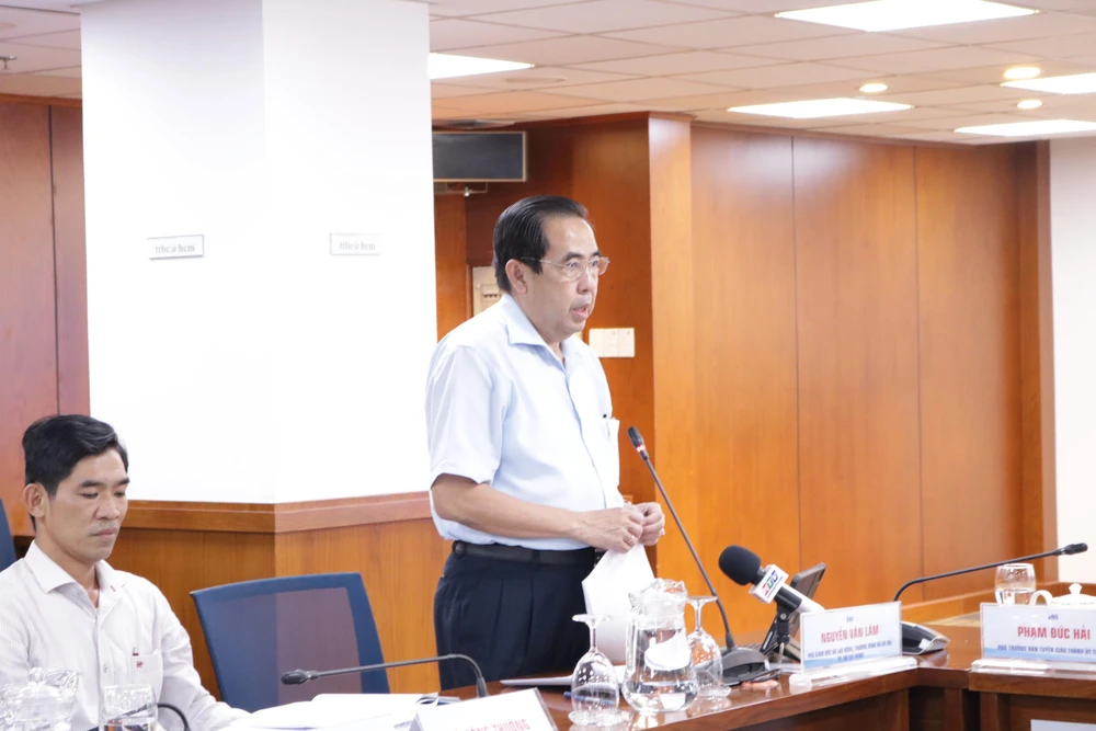 Ông Nguyễn Văn Lâm, Phó Giám đốc Sở LĐ-TB&amp;XH TP.HCM thông tin về tình hình lao động nghỉ việc tại các doanh nghiệp. Ảnh: THANH TUYỀN