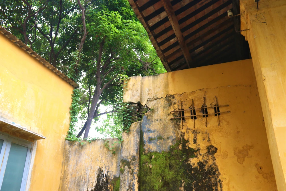 Một góc rêu phong của trại giam Trần Phú. Ảnh: THẢO PHƯƠNG