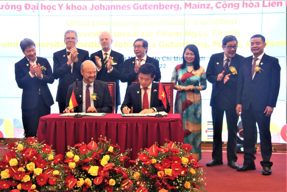 Lễ tái ký kết giữa Trường ĐH Y Khoa Phạm Ngọc Thạch và Trường ĐH Y Khoa Johannes Gutenberg Mainz (Đức). Ảnh: THẢO PHƯƠNG