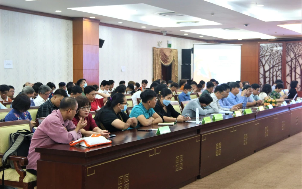 Hơn 200 đại biểu tham dự hội thảo. Ảnh: THẢO PHƯƠNG