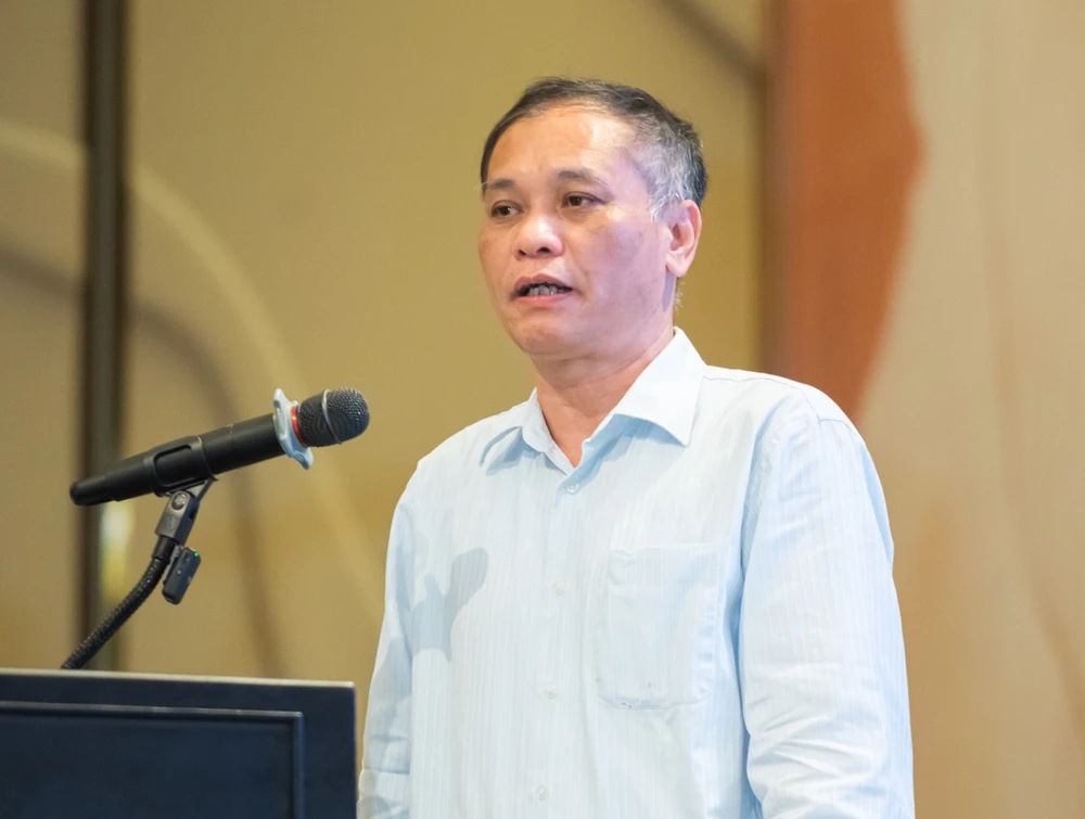 Ông Phạm Xuân Viết, Phó Cục trưởng Cục CNTT Bộ Y tế chia sẻ tại hội thảo. Ảnh: BTC