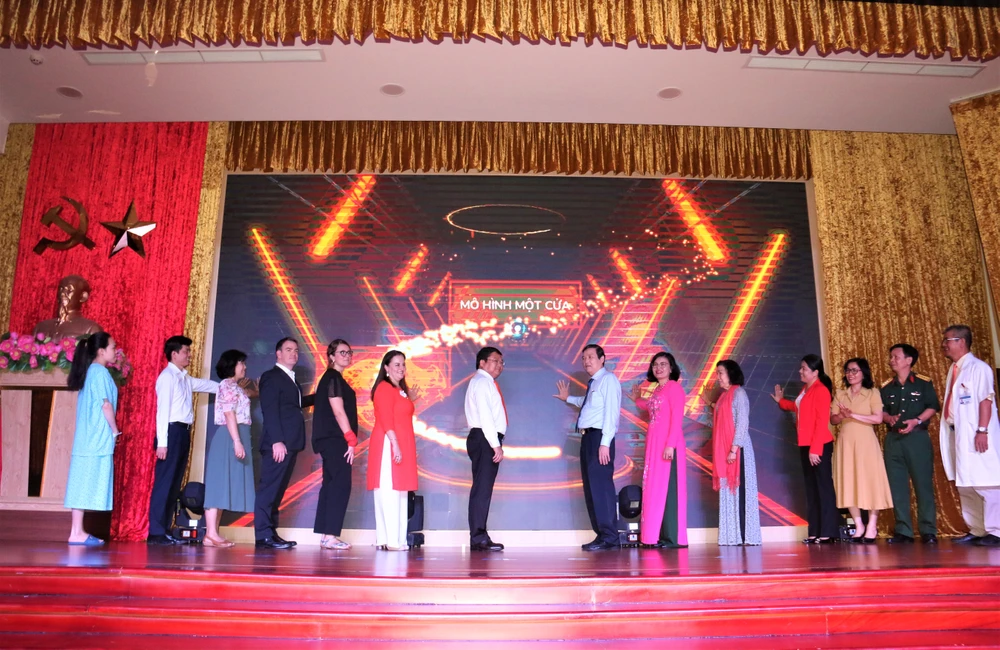 Ra mắt Mô hình một cửa hỗ trợ phụ nữ và trẻ em bị bạo lực. Ảnh: THẢO PHƯƠNG