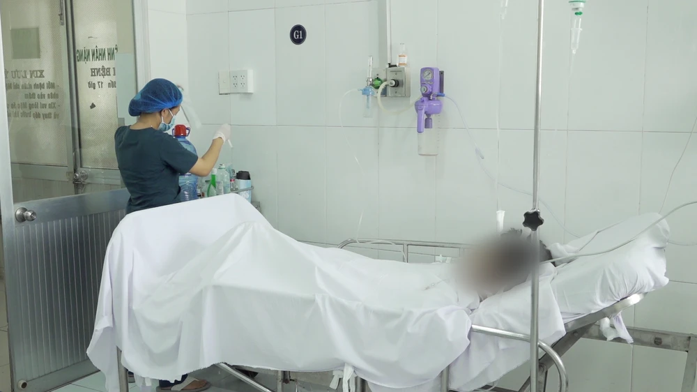 Hai bệnh nhân vụ cháy nhà đang được điều trị tại BV Chợ Rẫy. Ảnh: BVCC