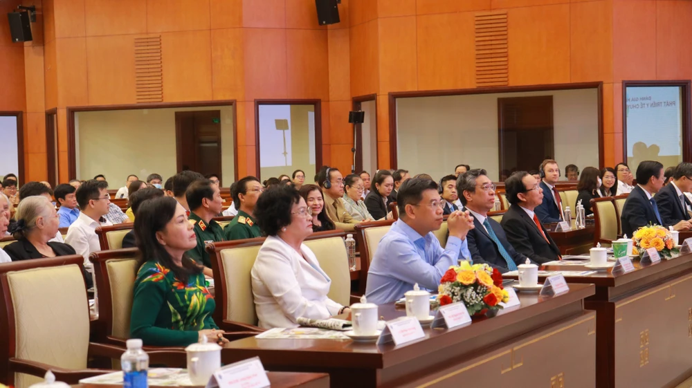 Hội nghị Đánh giá hiệu quả và định hướng phát triển y tế chuyên sâu tại TP.HCM. Ảnh: VÕ THƠ