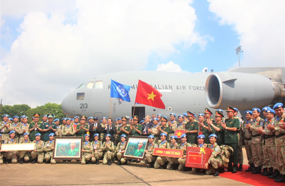 Bệnh viện dã chiến cấp 2 số 5 và Đội Công binh số 2 lên đường thực hiện nhiệm vụ Gìn giữ hòa bình Liên hợp quốc. Ảnh: THẢO PHƯƠNG