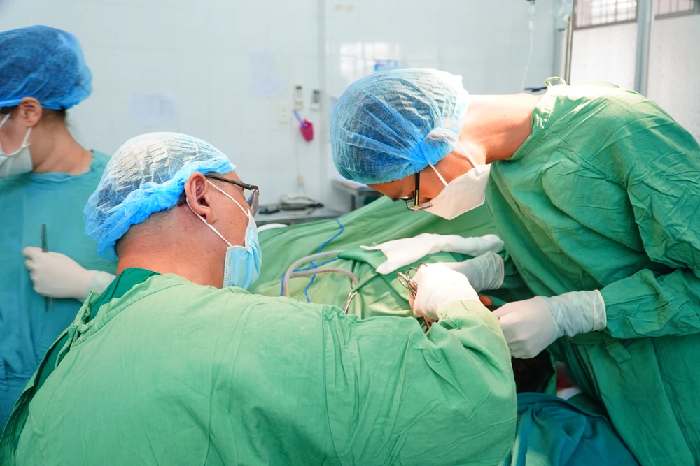 lóc toàn bộ da đầu - 1