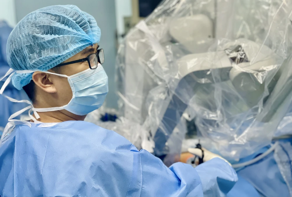phẫu thuật robot - 1