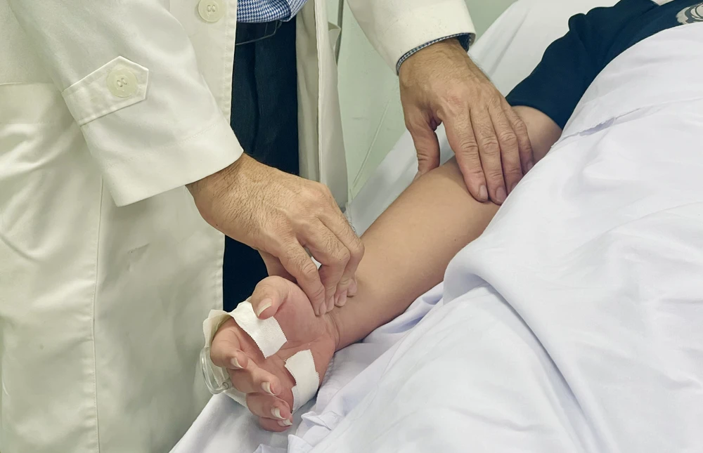 Sốt xuất huyết - 1