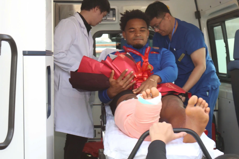 Nguyễn Xuân Son đã về đến Việt Nam