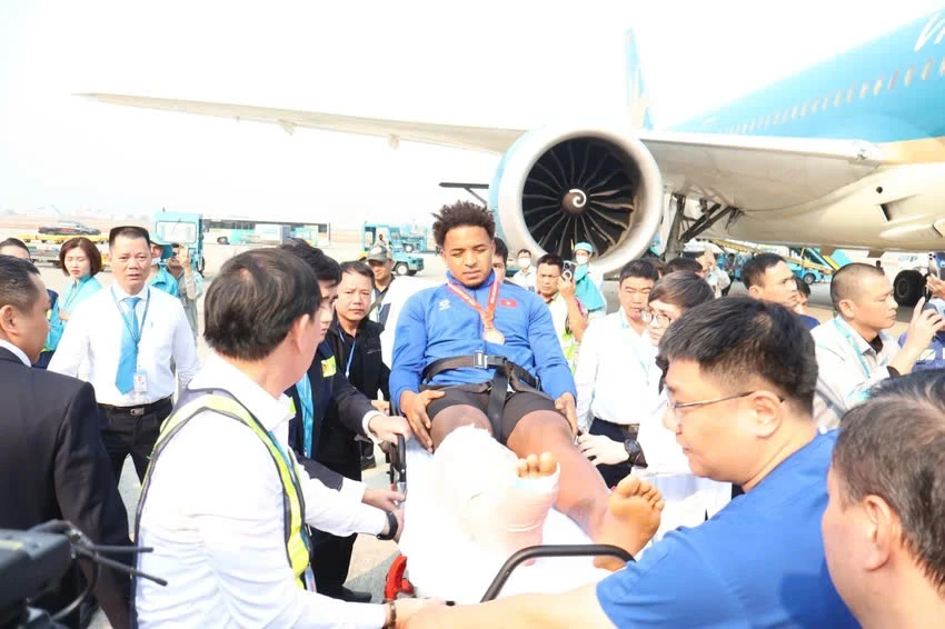 Nguyễn Xuân Son phẫu thuật