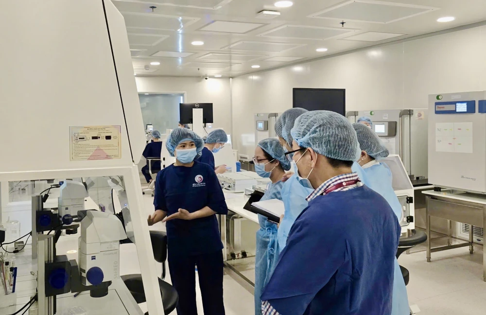 kiểm tra thụ tinh trong ống nghiệm