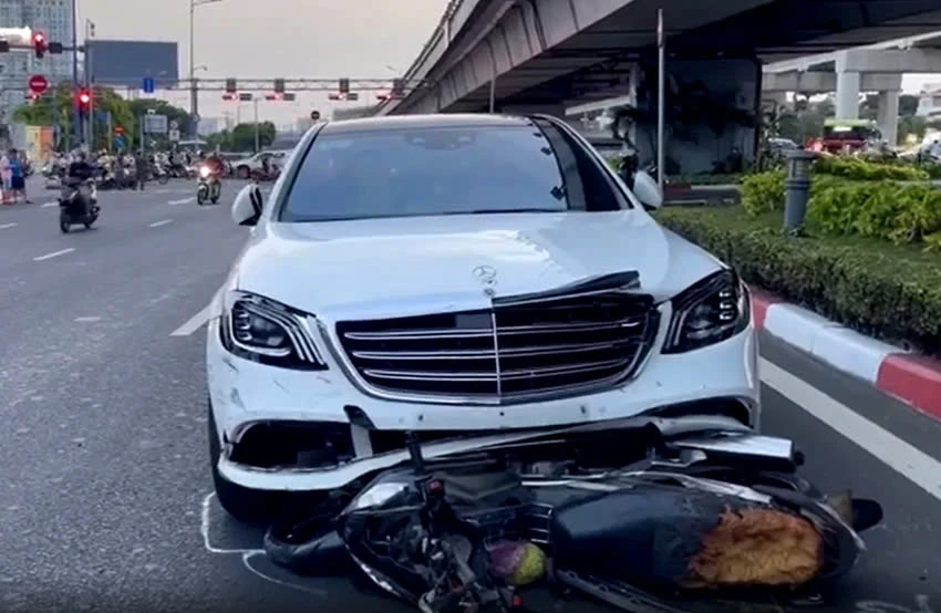Nữ tài xế có dấu hiệu tâm lý bất thường vụ Mercedes tông hàng loạt xe máy đang chờ đèn đỏ ở ngã tư Thủ Đức