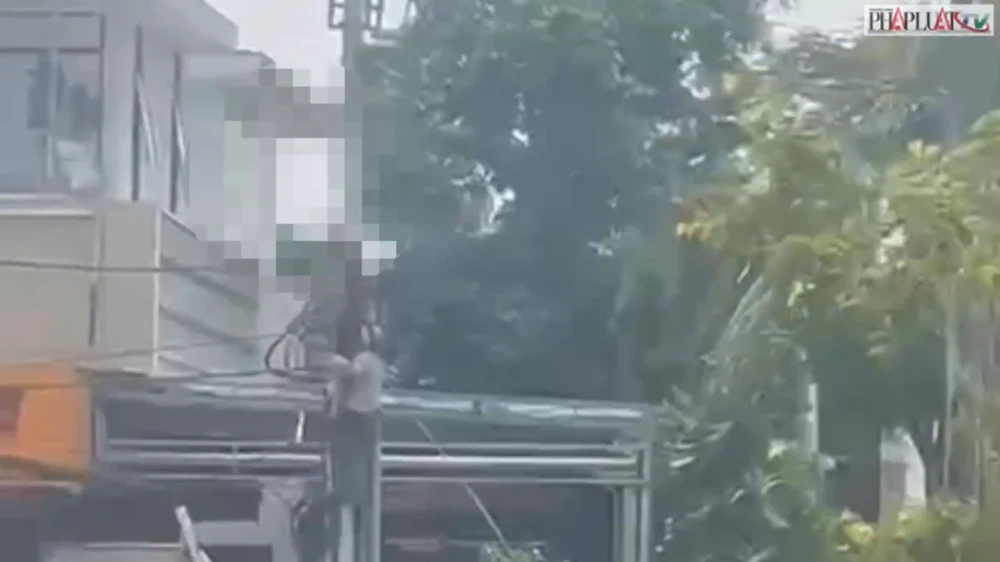 Người đàn ông bị điện giật