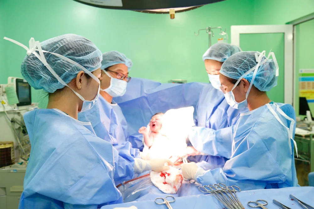 sinh 2 con trước 35 tuổi