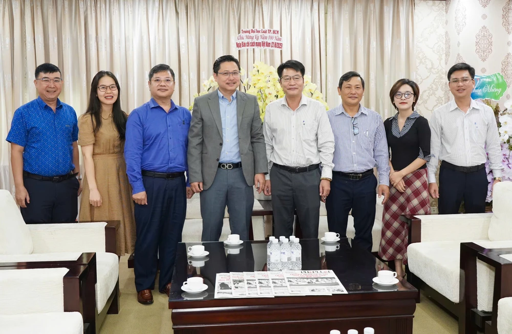 Báo Pháp Luật TP.HCM