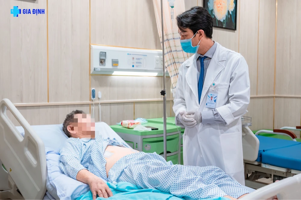 bệnh nhân Thái Lan thủng túi mật