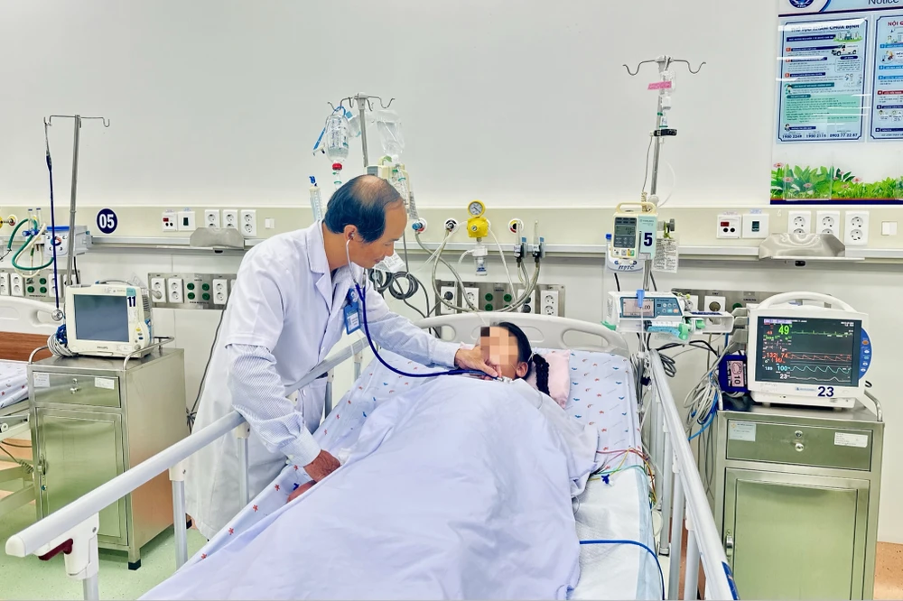 Bệnh nhi điều trị sốt xuất huyết