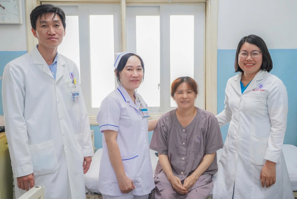 sản phụ vỡ tử cung