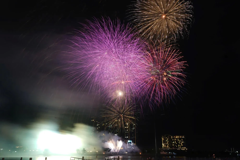 bắn pháo hoa dịp Quốc khánh 2-9