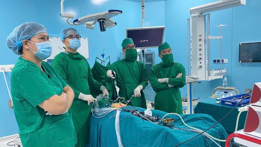 phẫu thuật cho bệnh nhân viêm ruột thừa