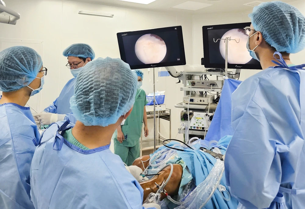 bệnh nhân bị thoái hóa khớp gối hai bên