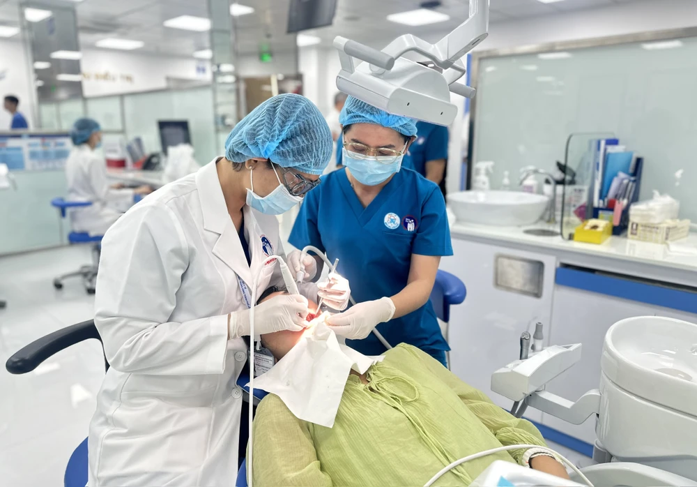 trung-tam-rang-ham-mat (1).jpg