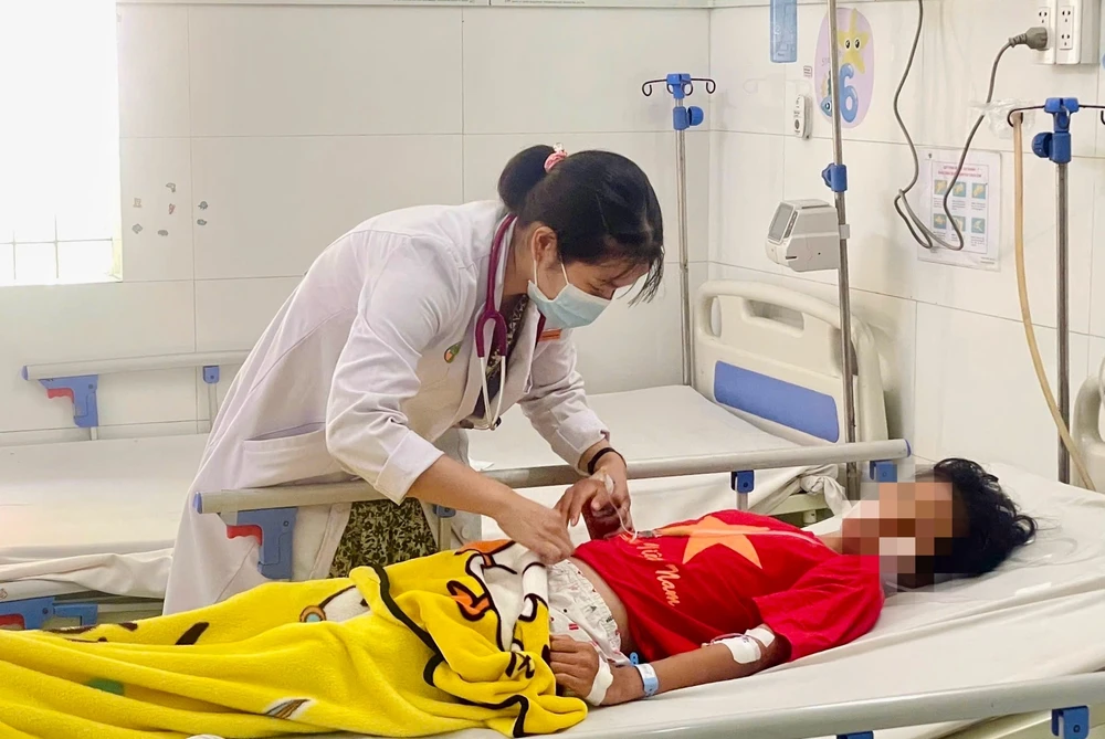 tay-chan-mieng (3).jpg