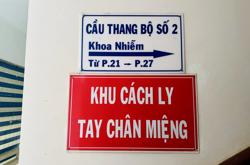 tay-chan-mieng (4).jpg