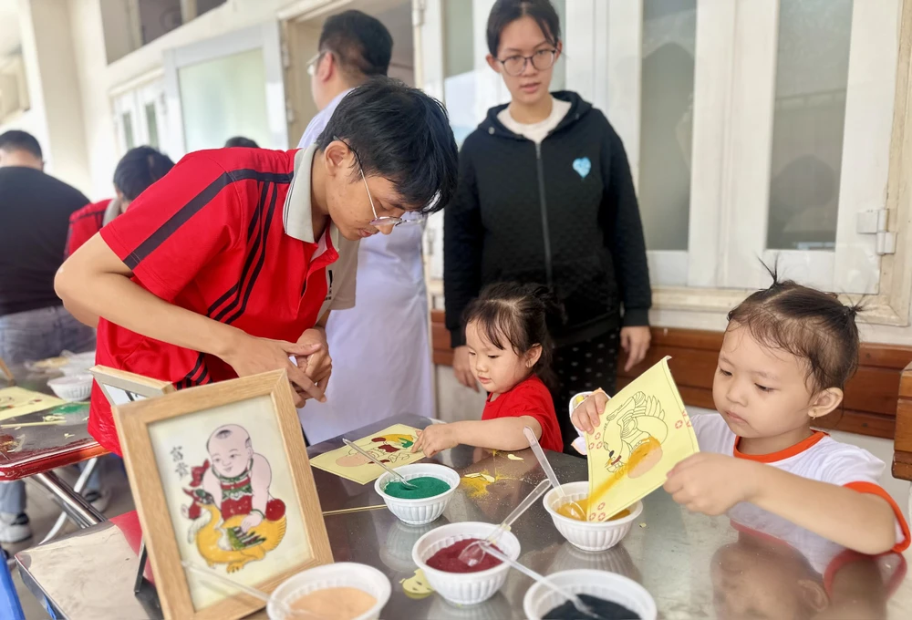 ngay-nha-giao-viet-nam (1).jpg