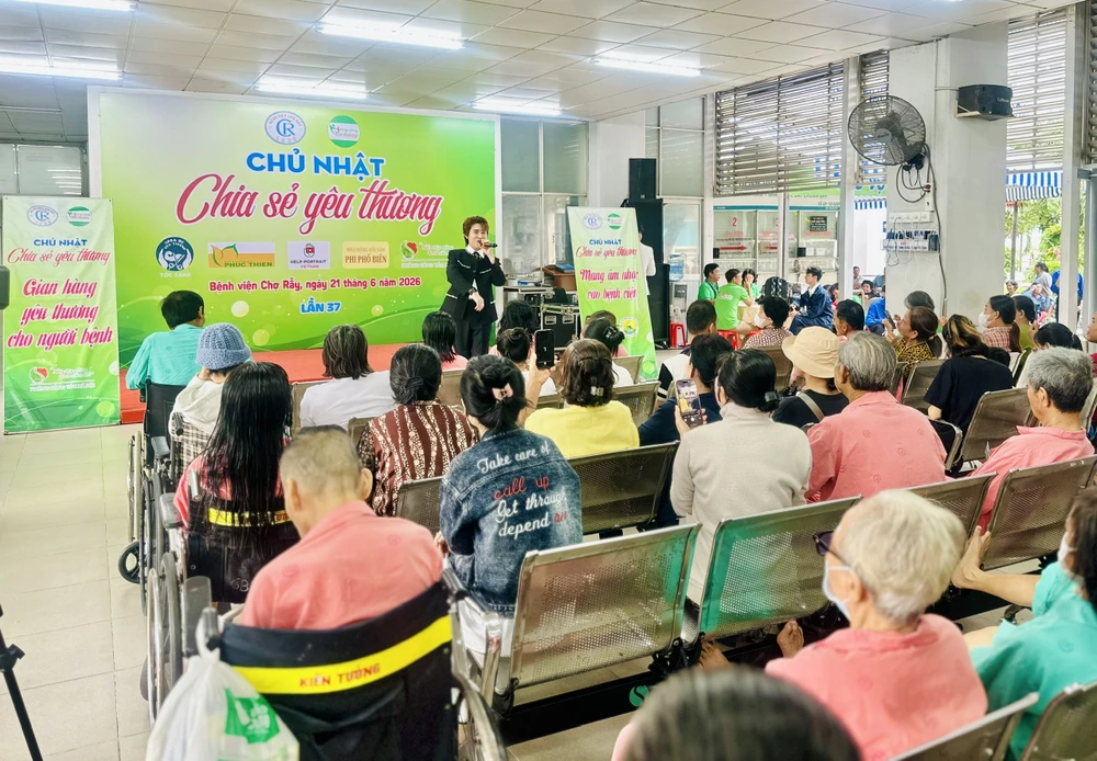 chu-nhat-chia-se-yeu-thuong (6).jpg