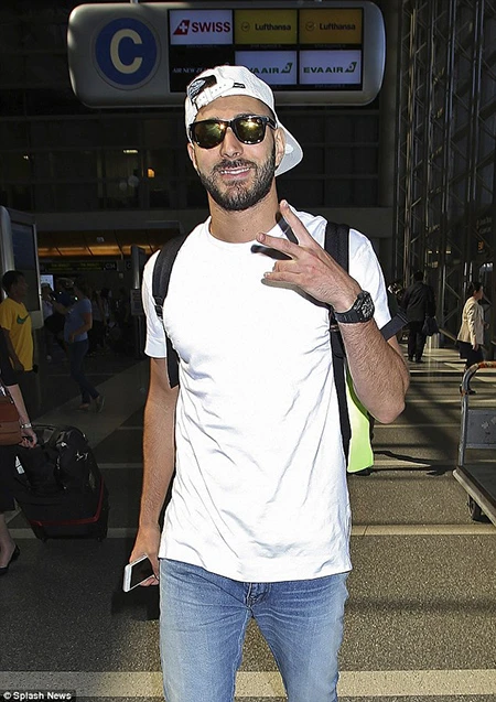 Không được đá Euro vì scandal clip sex, Benzema sang Mỹ du lịch ảnh 2